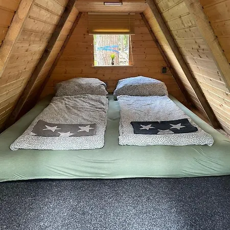 Waldcamp Mit Einfachen Und Zweckmaessigen Huetten Und Caravans Natur Pur Cottbus Exterior photo