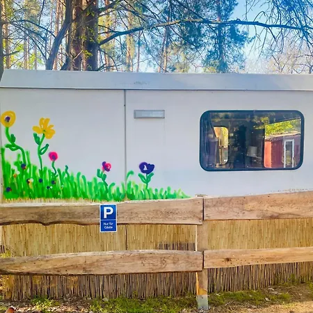 Waldcamp Mit Einfachen Und Zweckmaessigen Huetten Und Caravans Natur Pur Cottbus Exterior photo