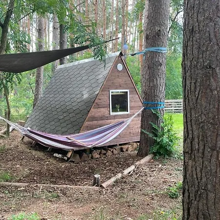 Waldcamp Mit Einfachen Und Zweckmaessigen Huetten Und Caravans Natur Pur Cottbus Exterior photo